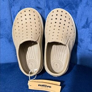 Native Miles Utili Green/Shell White Size C8 Perforated Slip-Ons